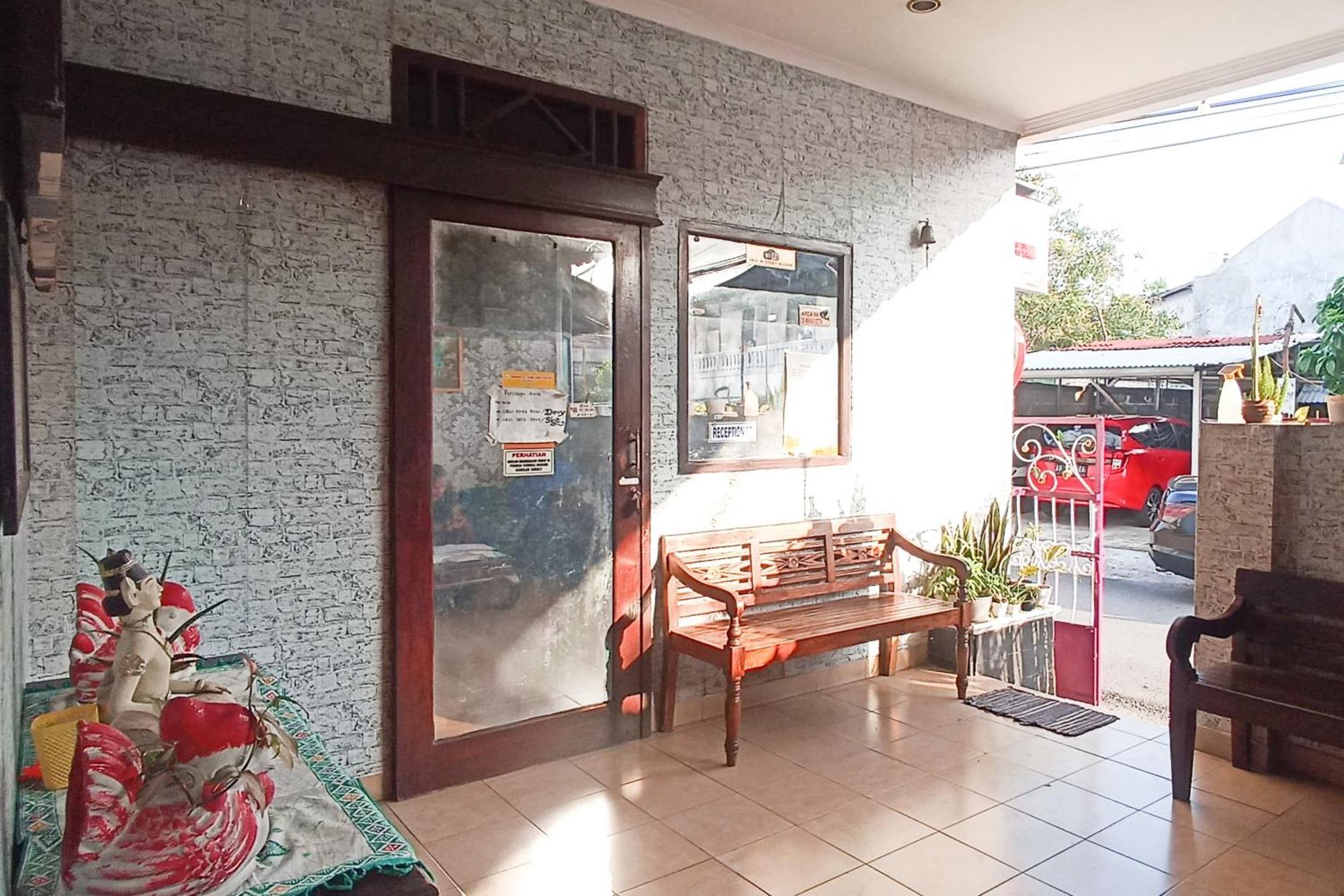 Trihakso Guest House Near Kaliurang Redpartner سليمان المظهر الخارجي الصورة