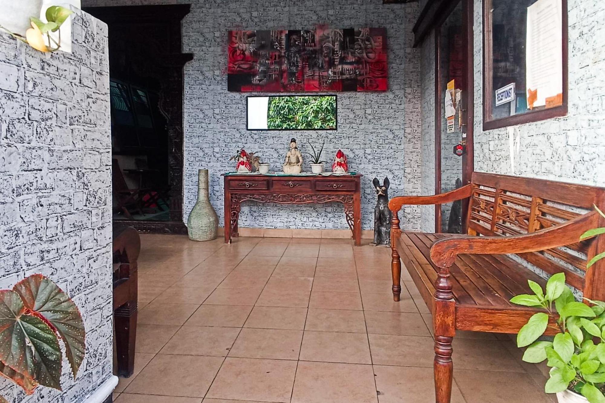 Trihakso Guest House Near Kaliurang Redpartner سليمان المظهر الخارجي الصورة